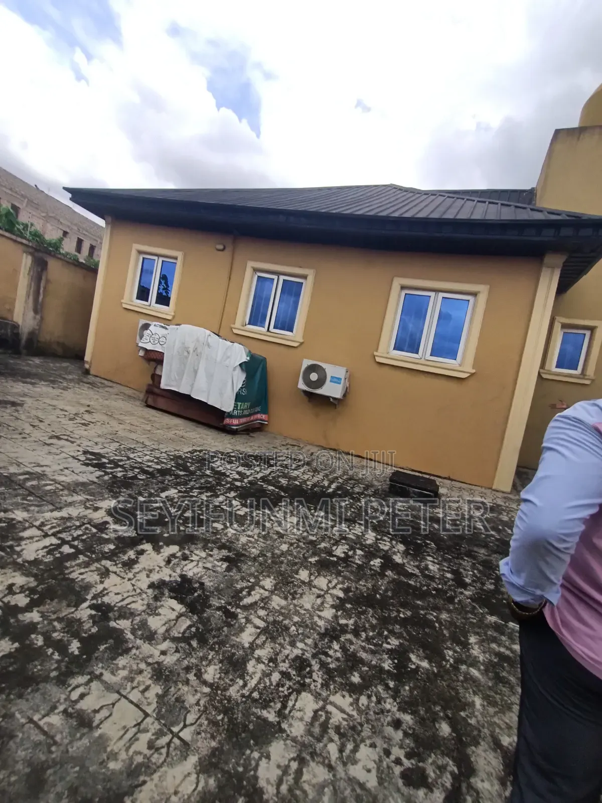 Furnished 6bdrm Mansion in Unilag Estate Magodo for sale