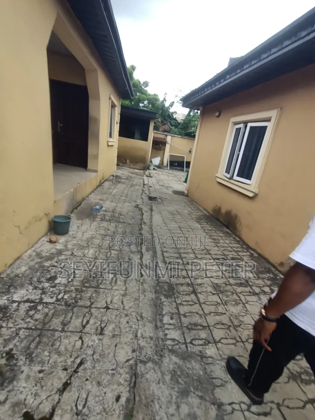 Furnished 6bdrm Mansion in Unilag Estate Magodo for sale