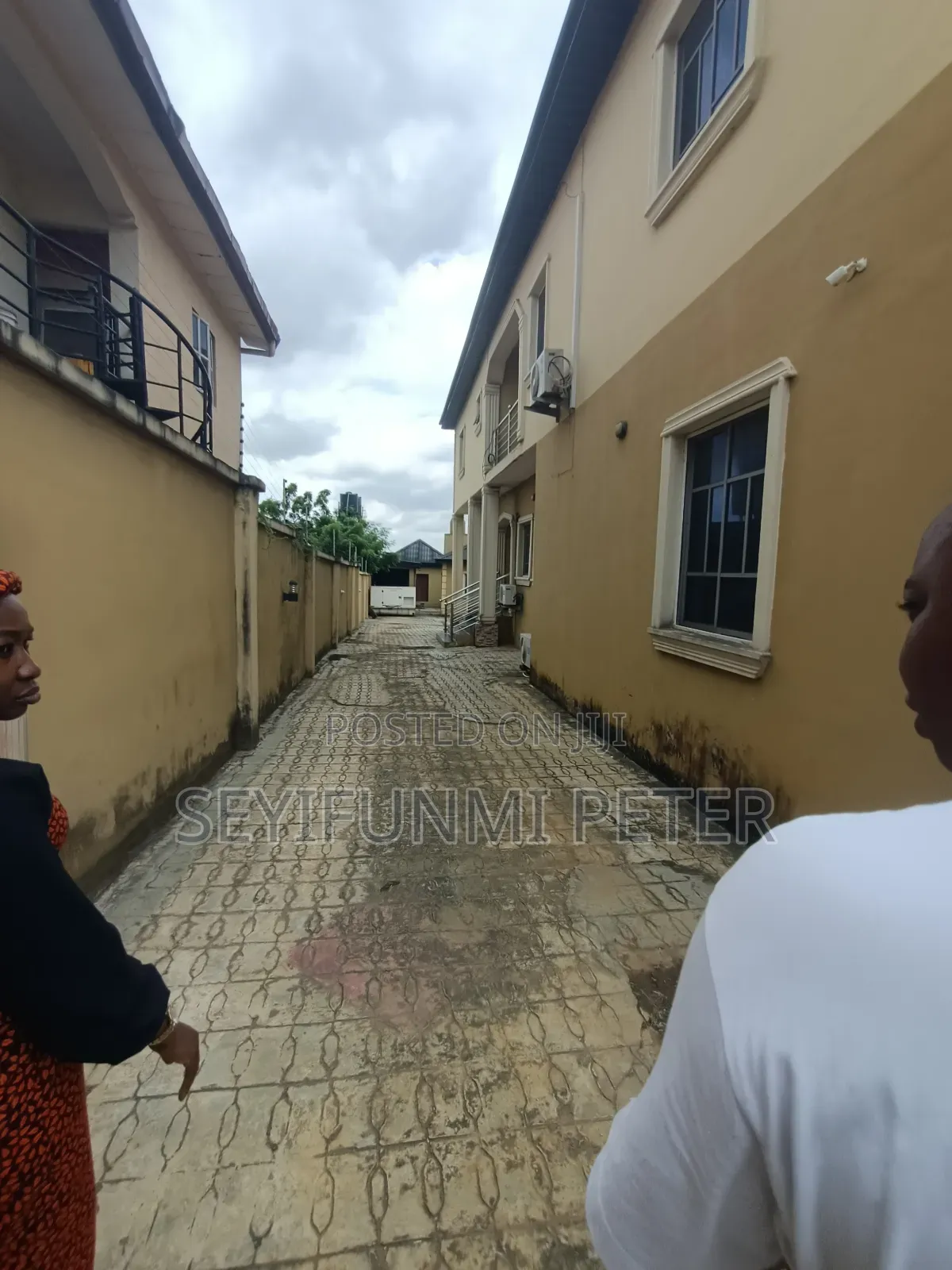 Furnished 6bdrm Mansion in Unilag Estate Magodo for sale