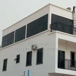 Curtain Wall With Gray Glasses