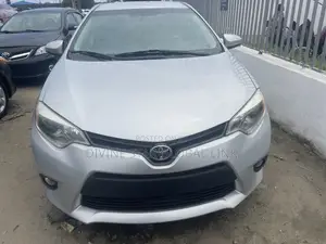 Photo - Toyota Corolla 2015 Silver