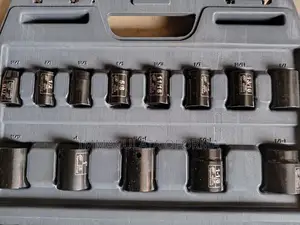 Ingersoll Round 13 Piece 1/2 Inch Drive Universal Socket