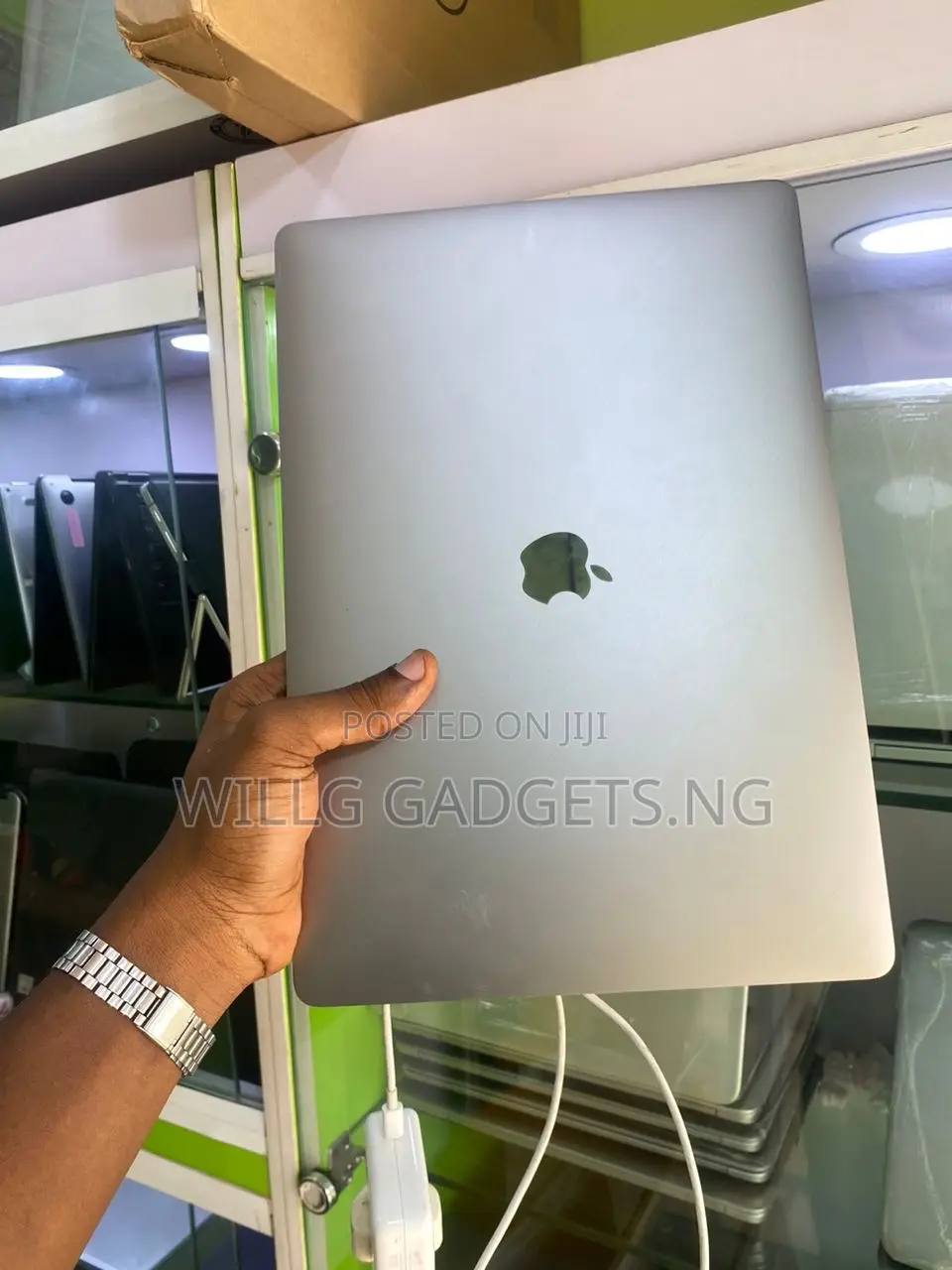 Laptop Apple MacBook Pro 2018 16GB Intel Core I7 SSD 512GB