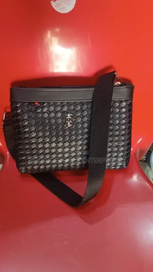 Lankaidin Black Leather Side and Shoulder Bag