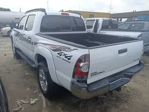 Toyota Tacoma 2014 White