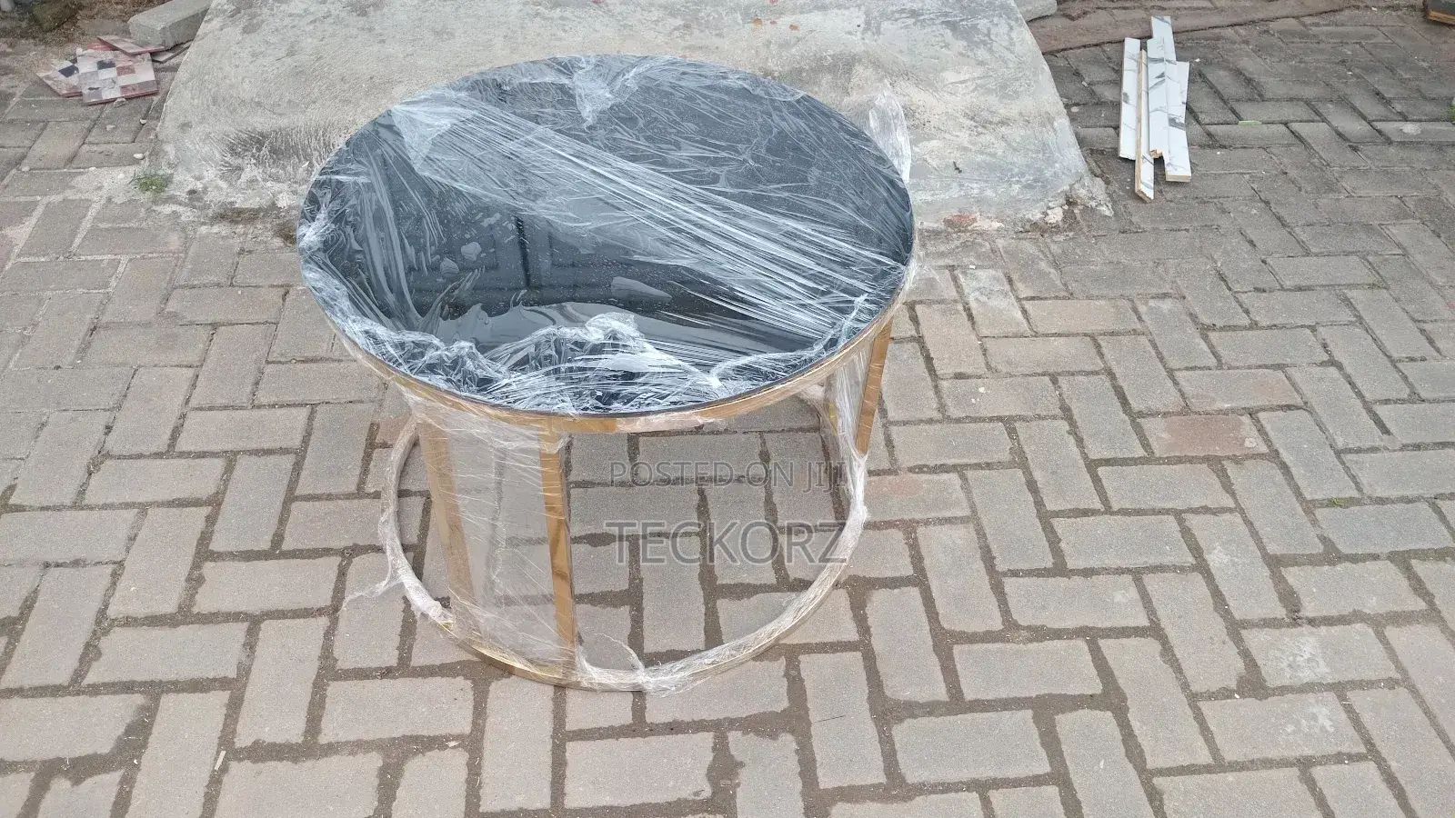 Round Coffee Table With Tinted Glass Top