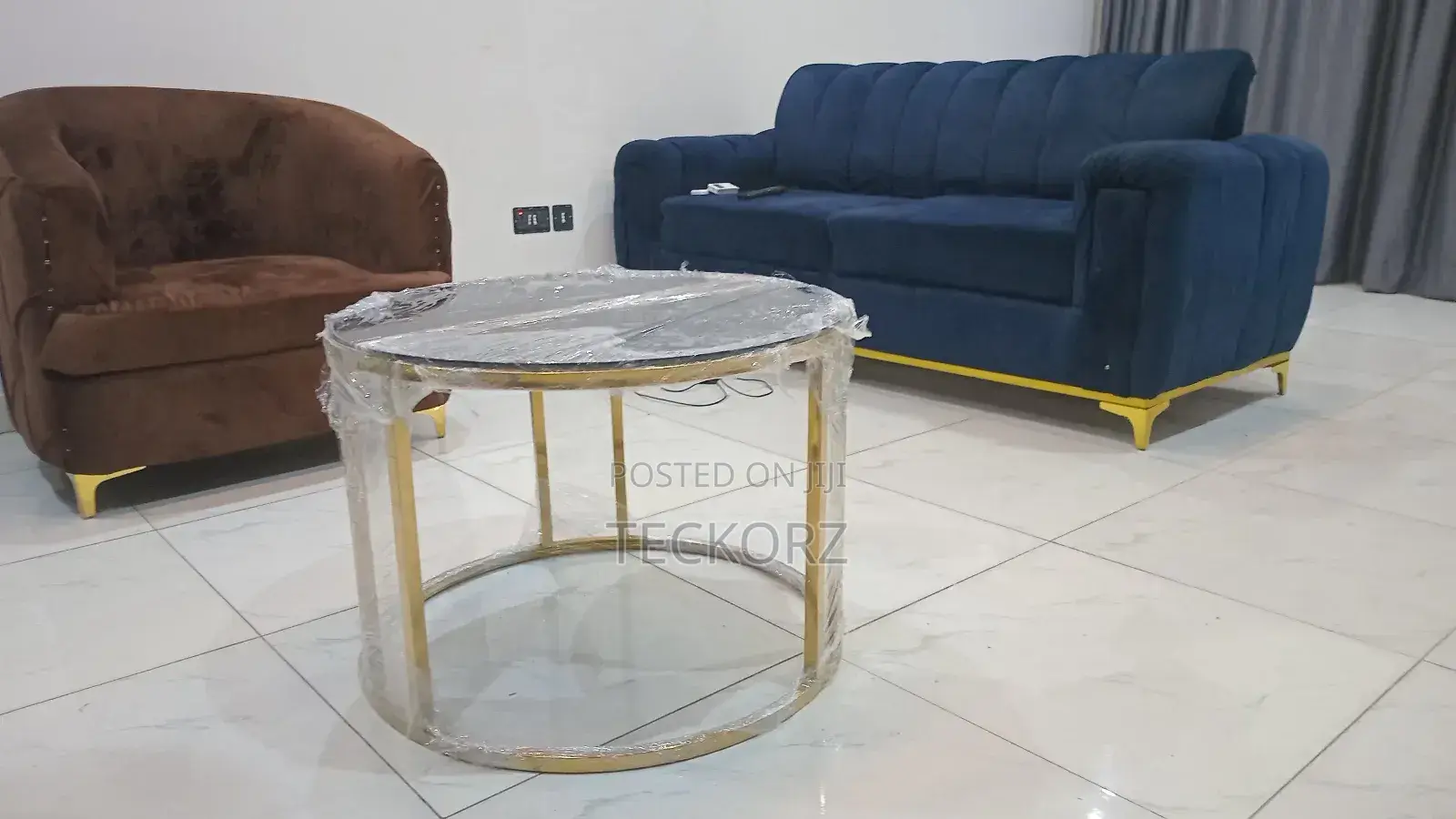 Round Coffee Table With Tinted Glass Top