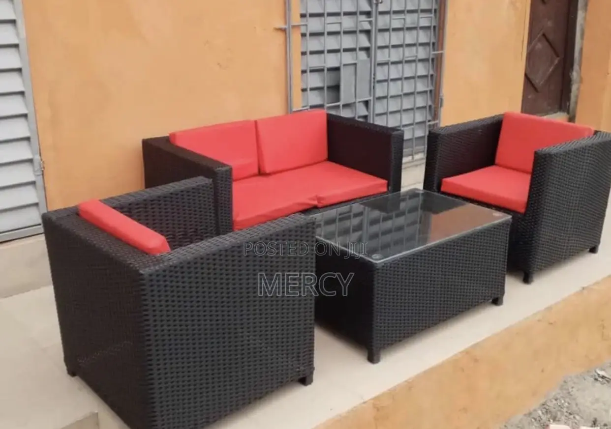 Luxury Bar Chairs and Table With Foam