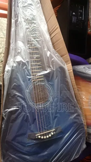Acoustic Guitar With Bag And Strap Size 38