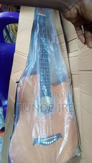 Acoustic Guitar With Bag And Strap Size 38