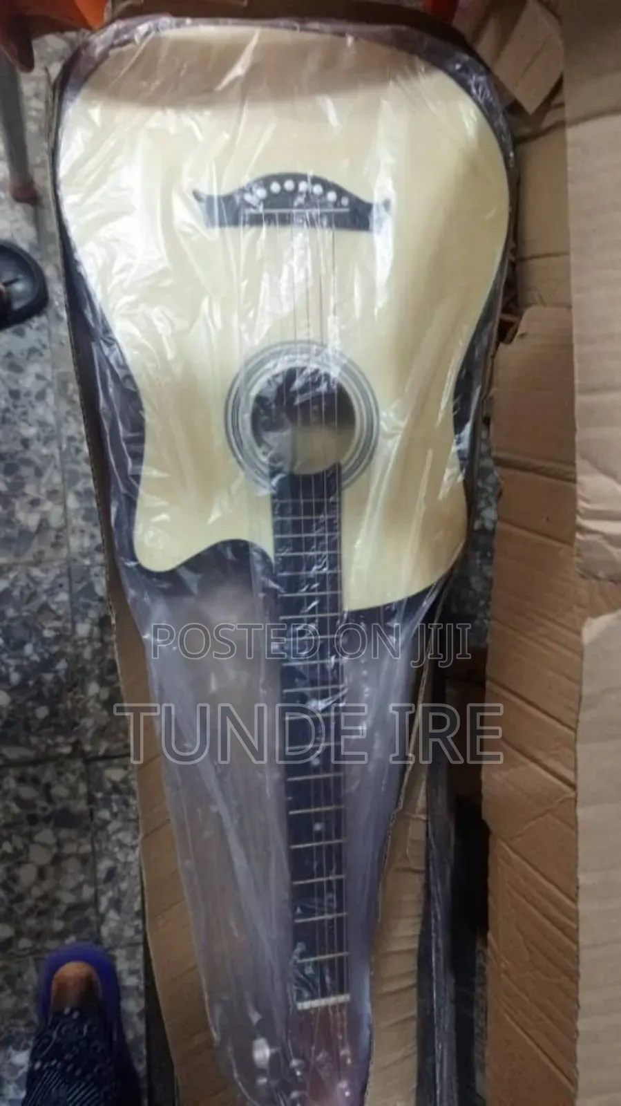 Acoustic Guitar With Bag And Strap Size 38