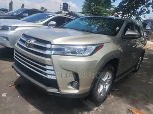 Toyota Highlander 2017 Gold