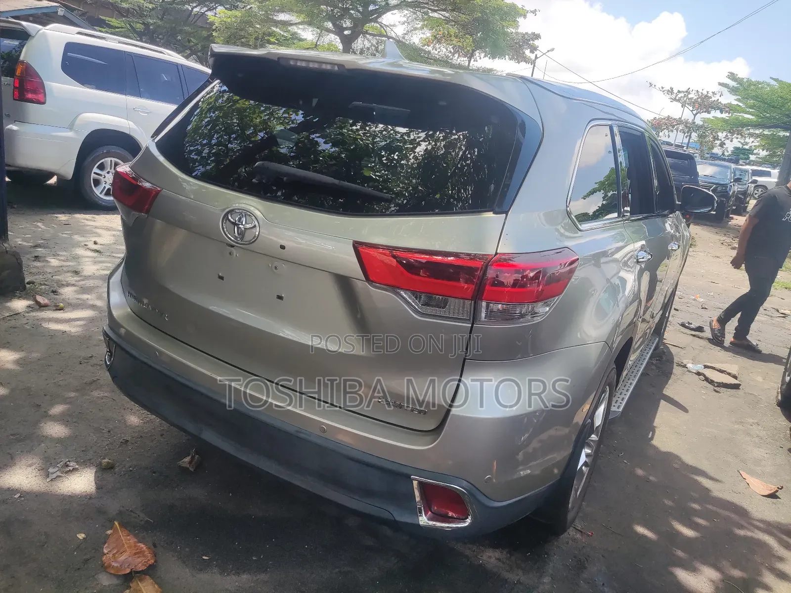 Toyota Highlander 2017 Gold