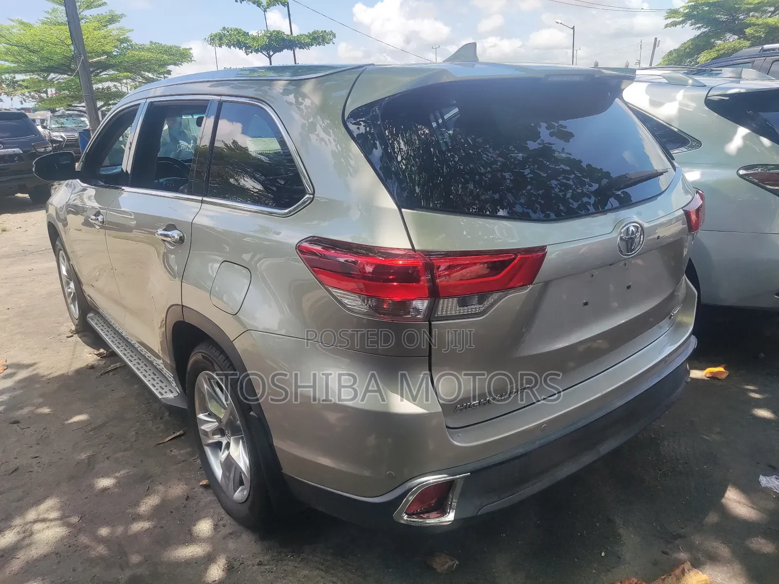 Toyota Highlander 2017 Gold