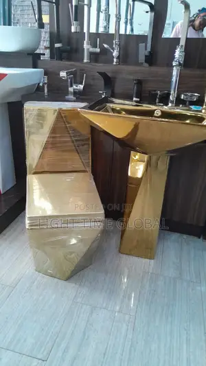 England Luxury Gold Water Closet