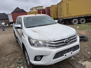 Toyota Hilux 2019 White