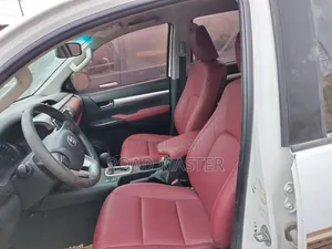 Toyota Hilux 2019 White