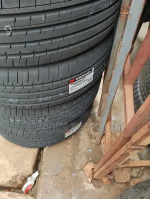 235/55/20 YOKOHAMA Tire Original