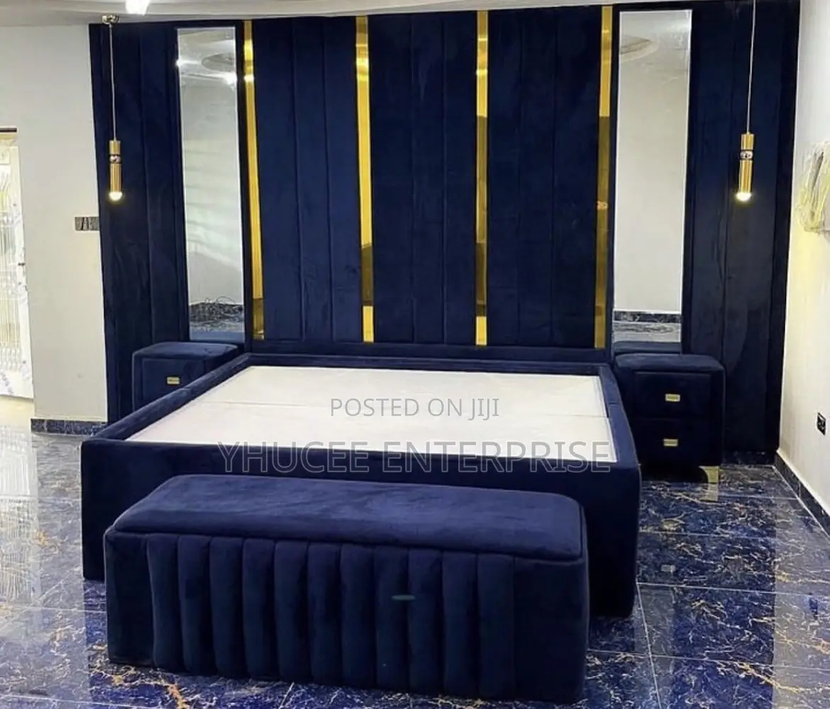 Bedframe With Two Bed Sides and Ottoman