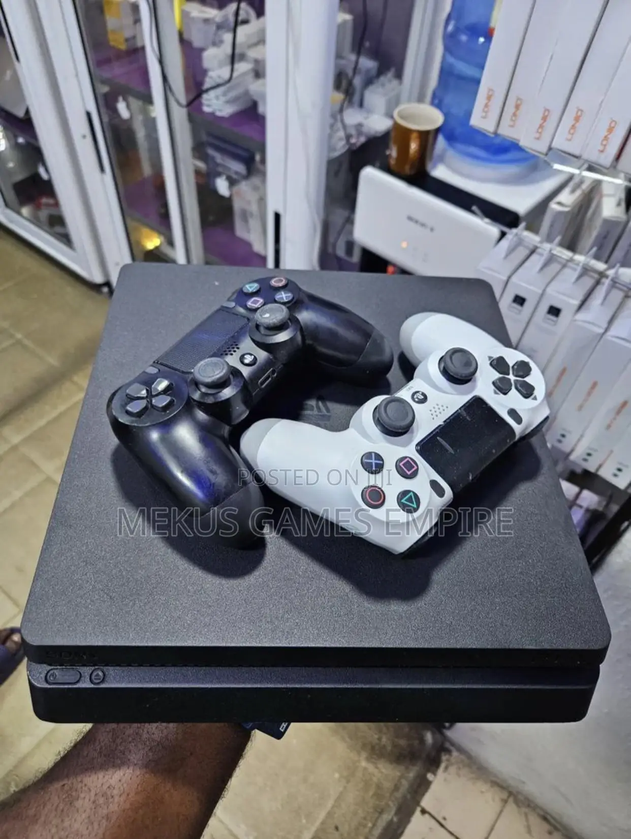 Ps4 Slim + Extra Controller