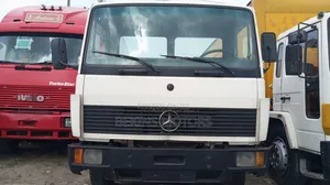 Photo - Foreign Used Mercedes-Benz 814 Straight Engine, 6 Tyres