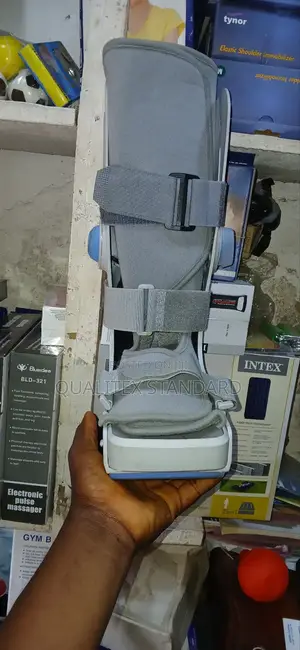 Medium Size Knee Immobilizer / Air Cast Boot