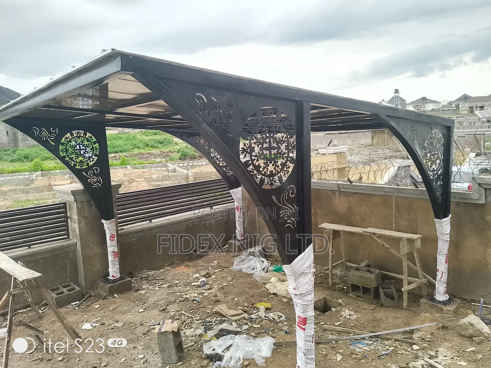 Carport With Leaser Cut