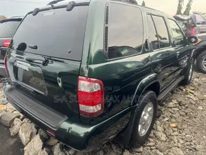 Nissan Pathfinder Automatic 2000 Green