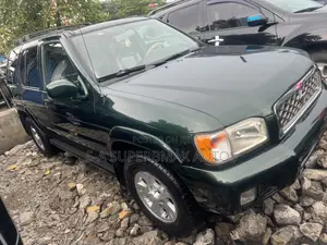 Nissan Pathfinder Automatic 2000 Green