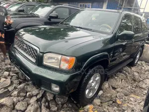 Nissan Pathfinder Automatic 2000 Green