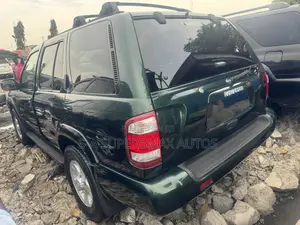 Nissan Pathfinder Automatic 2000 Green
