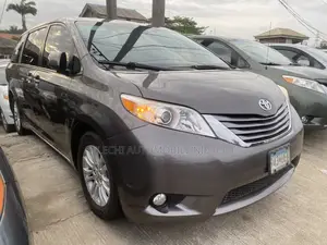Toyota Sienna 2015 Gray