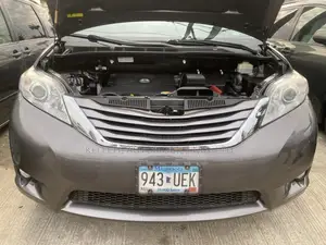 Toyota Sienna 2015 Gray