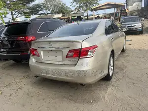 Lexus ES 350 2011 Gold