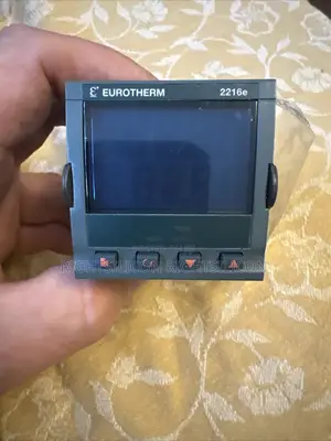 UK Eurotherm 2216E /Vh/R1/R1/2dn/Eng Temperature Controller