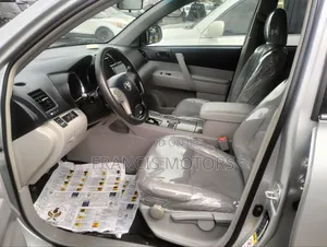 Toyota Highlander 3.5L 4WD 2013 Silver