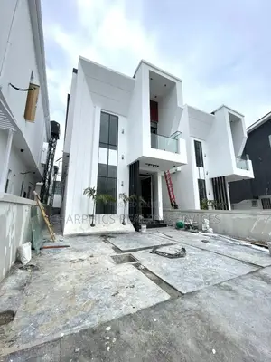 5bdrm Duplex in Chevron for sale