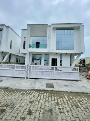 5bdrm Duplex in Chevron for sale
