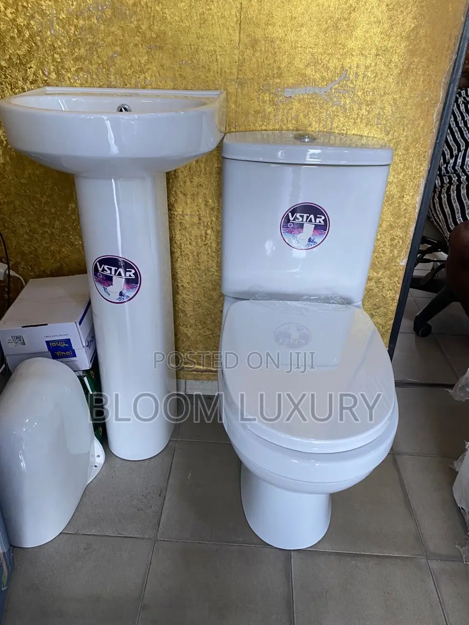 Vistar Water Closet
