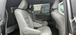 Toyota Sienna XLE AWD (3.5L 6cyl 8A) 2018 Gray