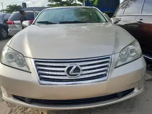 Lexus ES 350 2011 Gold