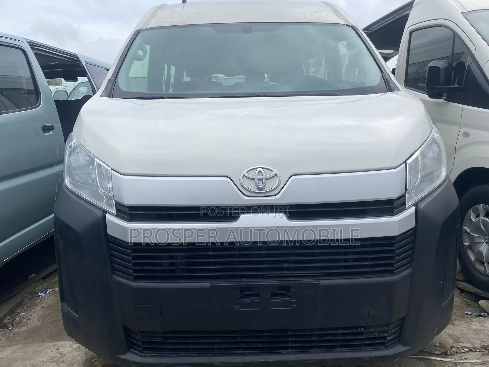 Toyota HiAce 2019 White
