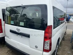 Toyota HiAce 2019 White