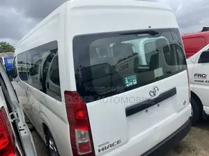 Toyota HiAce 2019 White