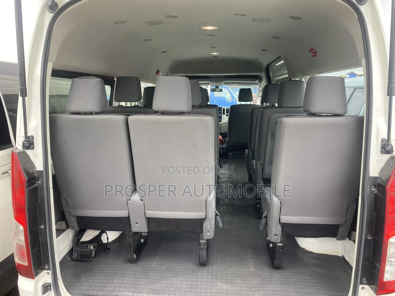Toyota HiAce 2019 White