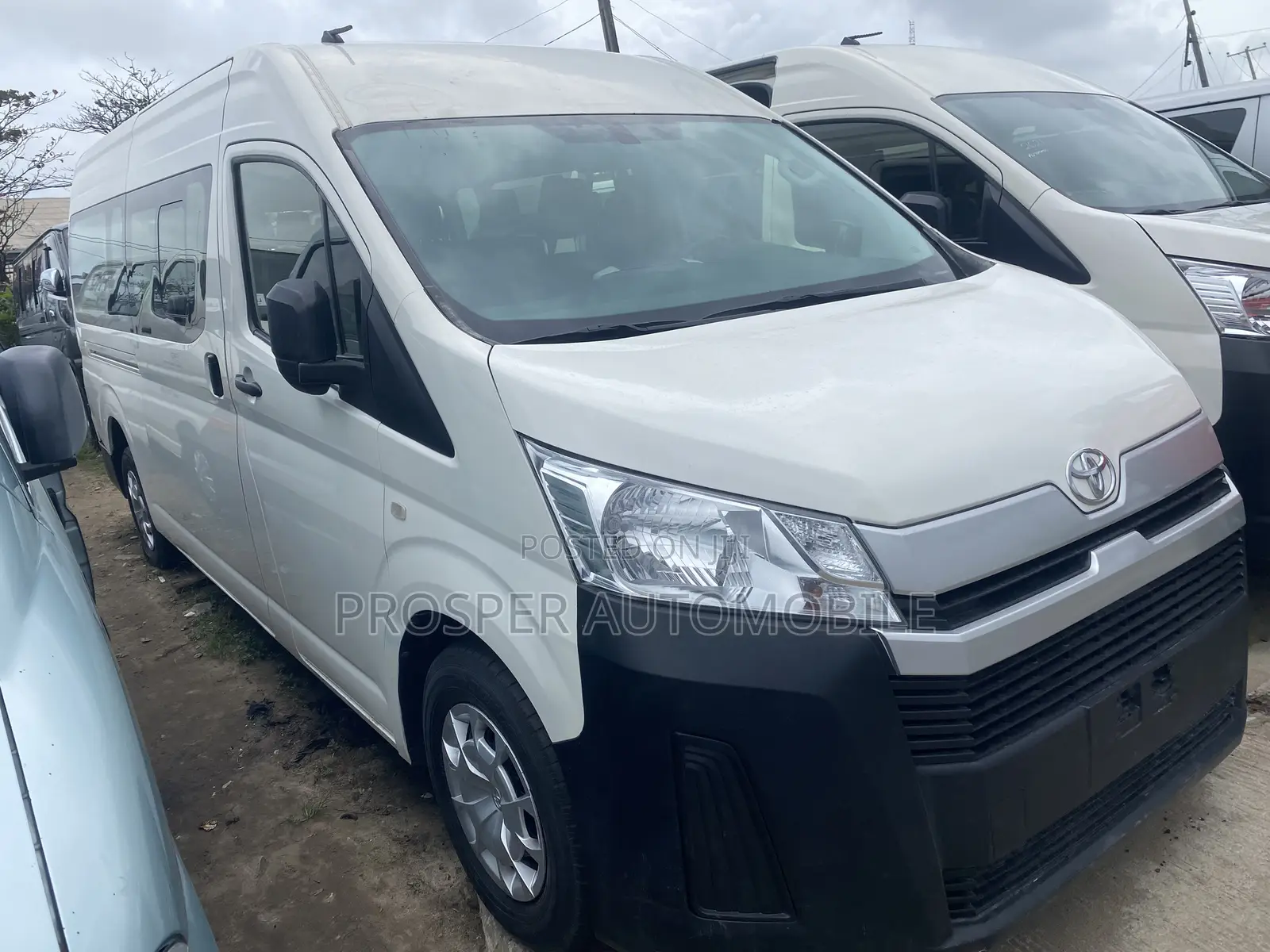 Toyota HiAce 2019 White