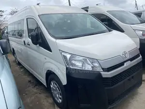 Toyota HiAce 2019 White