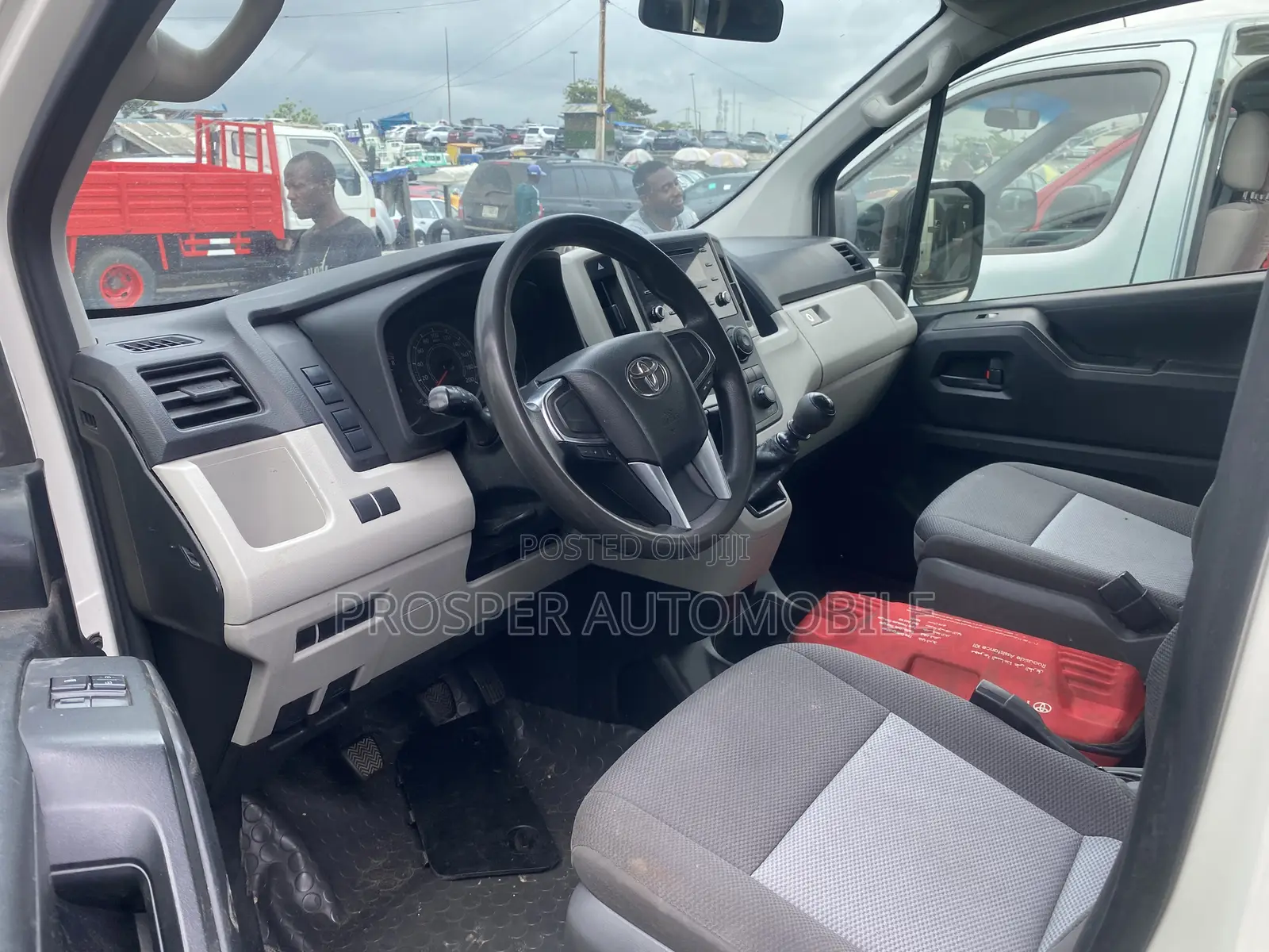 Toyota HiAce 2019 White