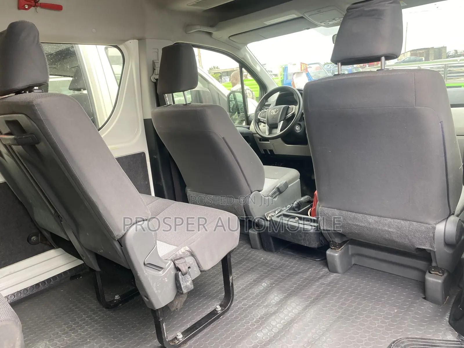 Toyota HiAce 2019 White