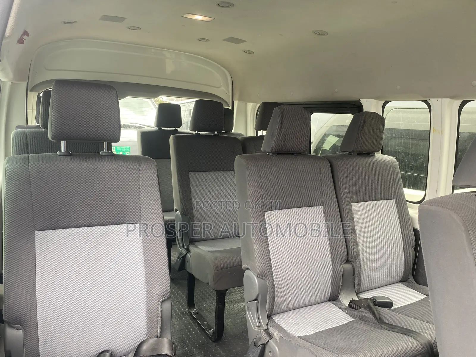 Toyota HiAce 2019 White
